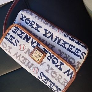 Dooney&Bourke NY Yankees wristlet